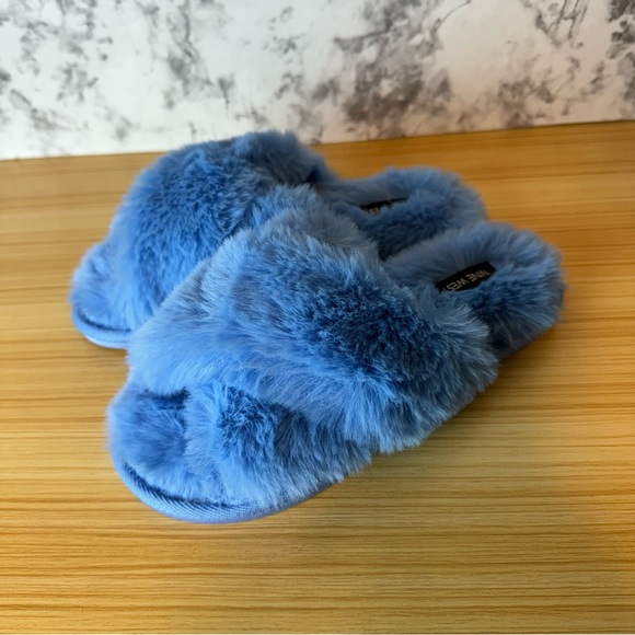 New Nine West Womens Faux Fur Cross Desing Slippers Confortable Size 7-8 . - Picture 4 of 7